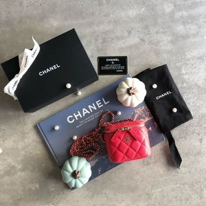 Mint CHANEL mini vanity 21C red caviar handbag